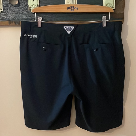 Columbia Black PFG Regular Fit Shorts Size 38 - Picture 9 of 16